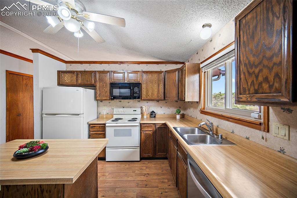 1453 E Friendship Lane Colorado Springs CO 80904