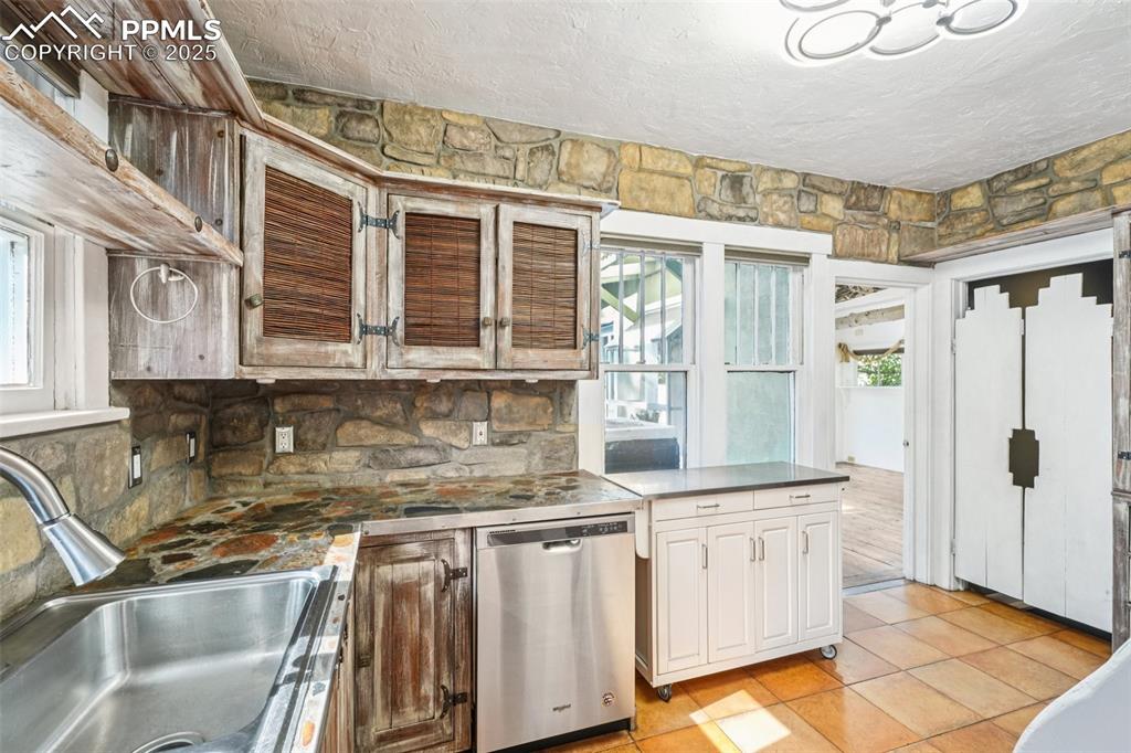 6 Alsace Way Colorado Springs CO 80906