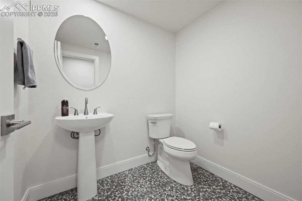 3474 Crest Hollow View Colorado Springs CO 80904