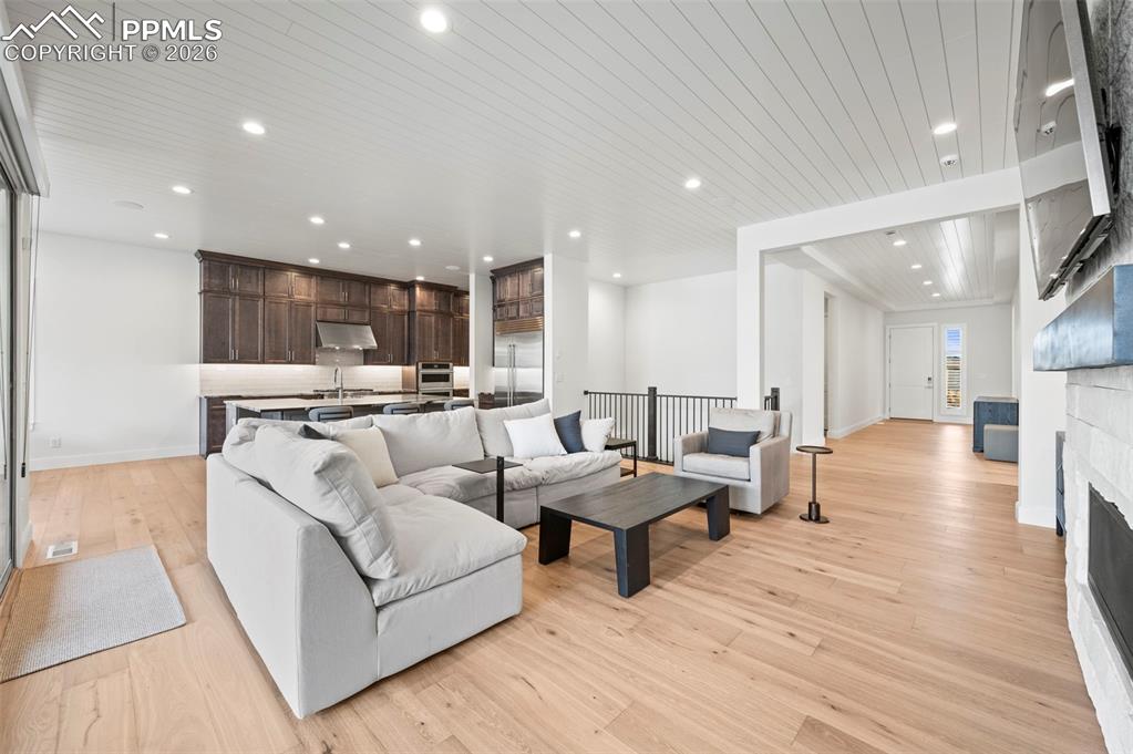 3474 Crest Hollow View Colorado Springs CO 80904