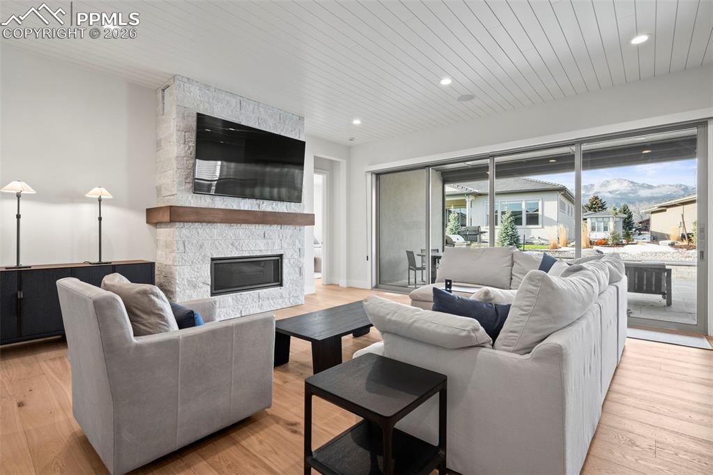 3474 Crest Hollow View Colorado Springs CO 80904