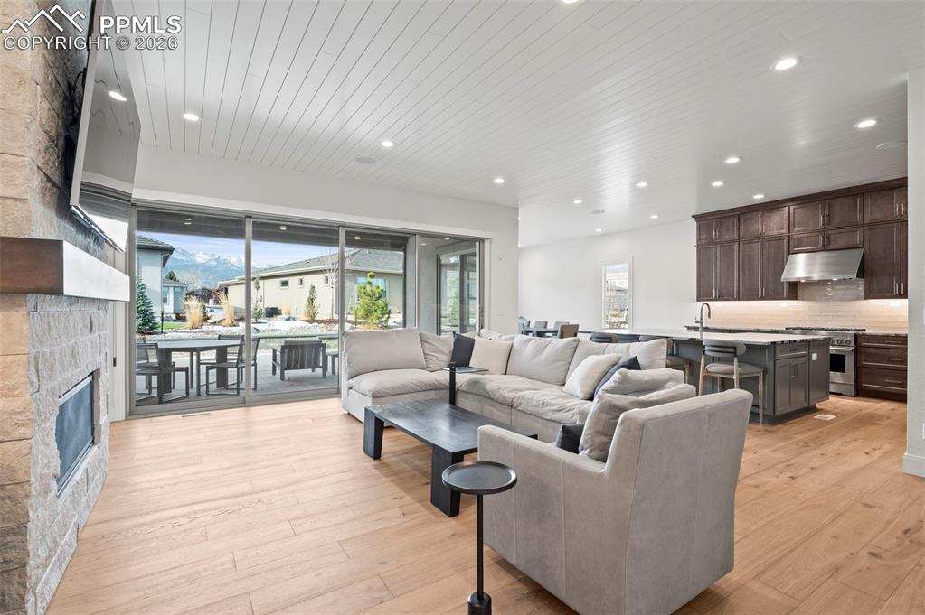 3474 Crest Hollow View Colorado Springs CO 80904