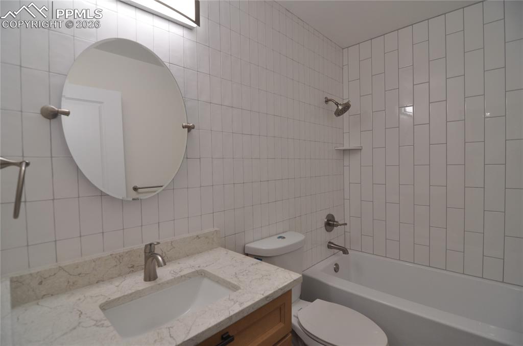 995 Oakwood Drive Castle Rock CO 80104