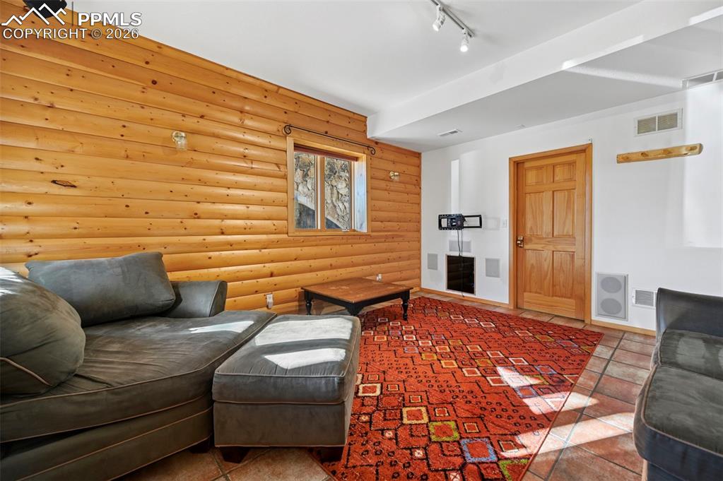 7415 W Highway 24 Cascade CO 80809