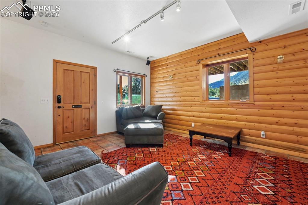 7415 W Highway 24 Cascade CO 80809
