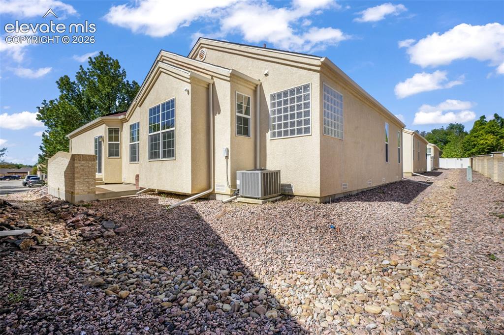 1807 Paseo Del Tesoro Pueblo CO 81008