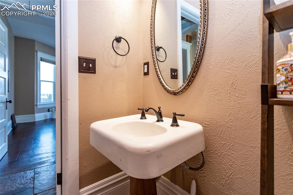2008 N Nevada Avenue Colorado Springs CO 80907