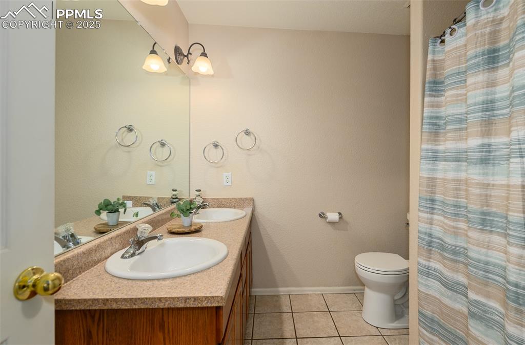 758 E Woodleaf Drive Pueblo CO 81007