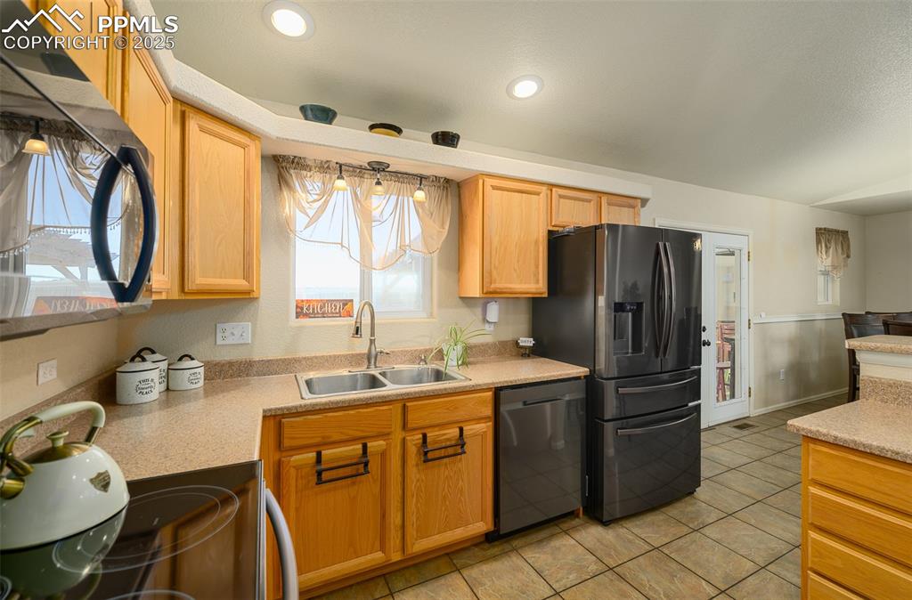 758 E Woodleaf Drive Pueblo CO 81007