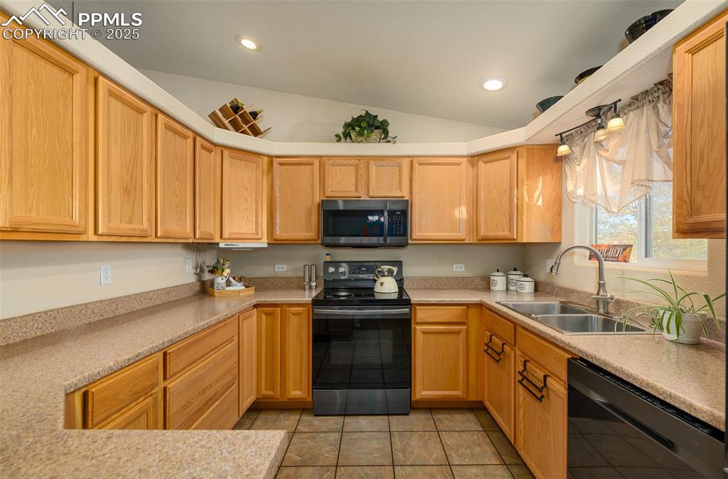 758 E Woodleaf Drive Pueblo CO 81007
