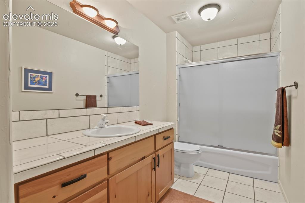 887 Oxford Lane Colorado Springs CO 80905