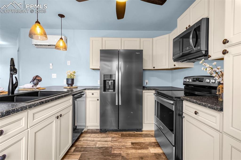 321 Graceland Grove Colorado Springs CO 80904