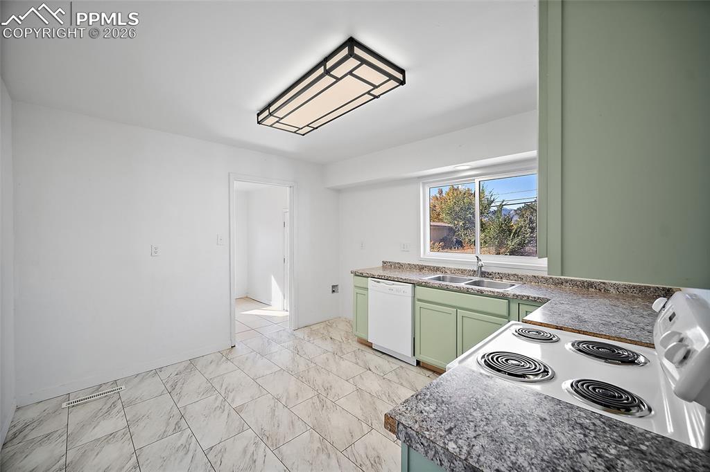 422 Hackberry Drive Colorado Springs CO 80911