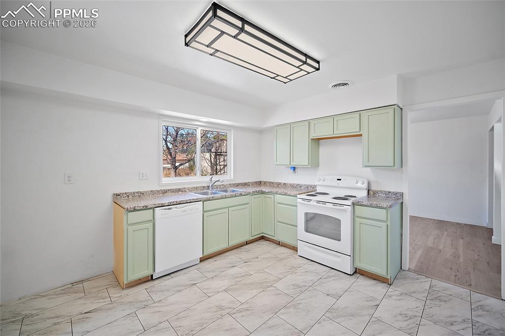 422 Hackberry Drive Colorado Springs CO 80911