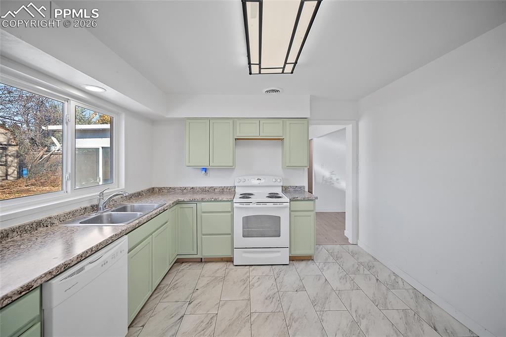 422 Hackberry Drive Colorado Springs CO 80911