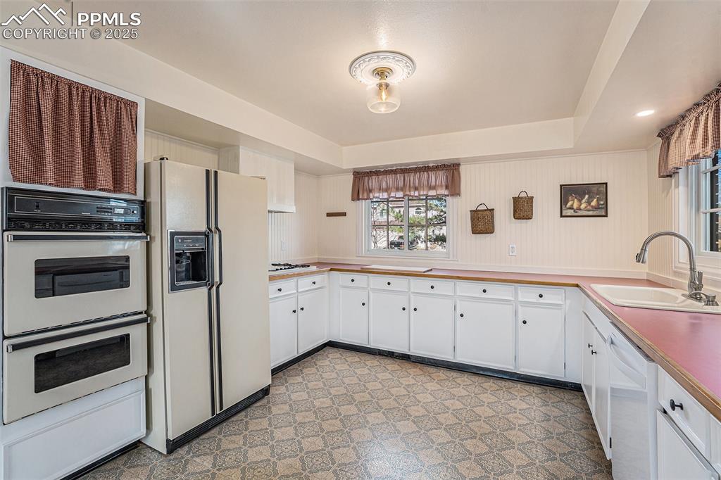 419 Chamberlin Place Colorado Springs CO 80906