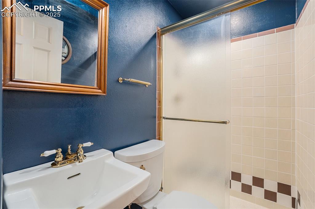 419 Chamberlin Place Colorado Springs CO 80906