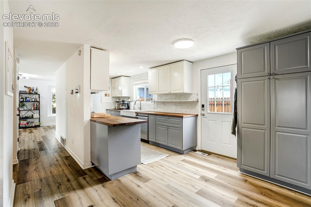 2255 Allyn Way Colorado Springs CO 80915