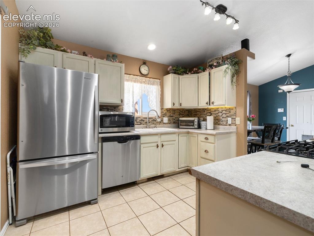 675 E Mcclave Drive Pueblo CO 81007