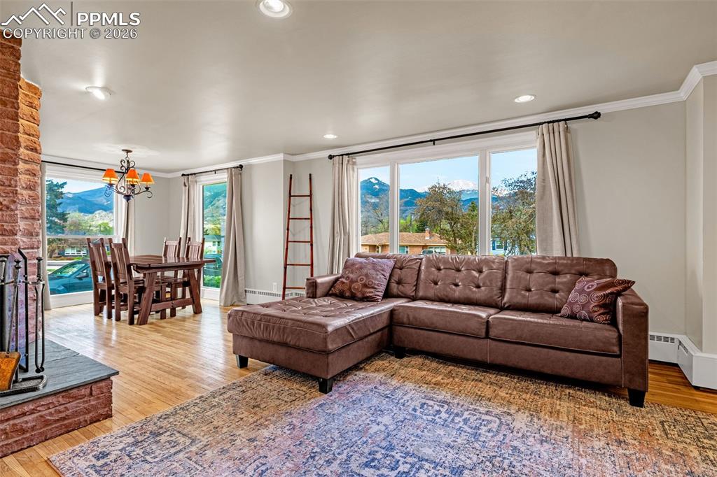 637 Glen Eyrie Circle Colorado Springs CO 80904