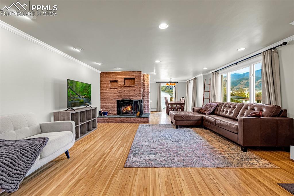 637 Glen Eyrie Circle Colorado Springs CO 80904