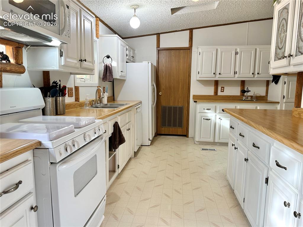 45 La Abu Trail Florissant CO 80816