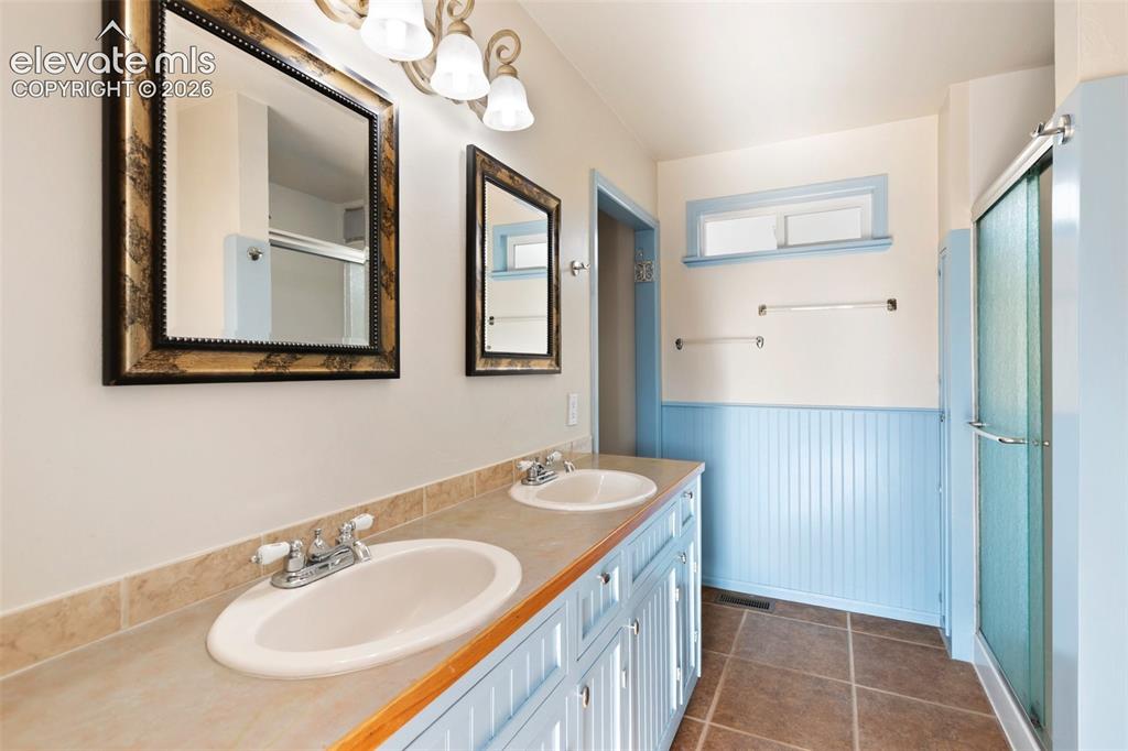 192 Columbine Road Florissant CO 80816