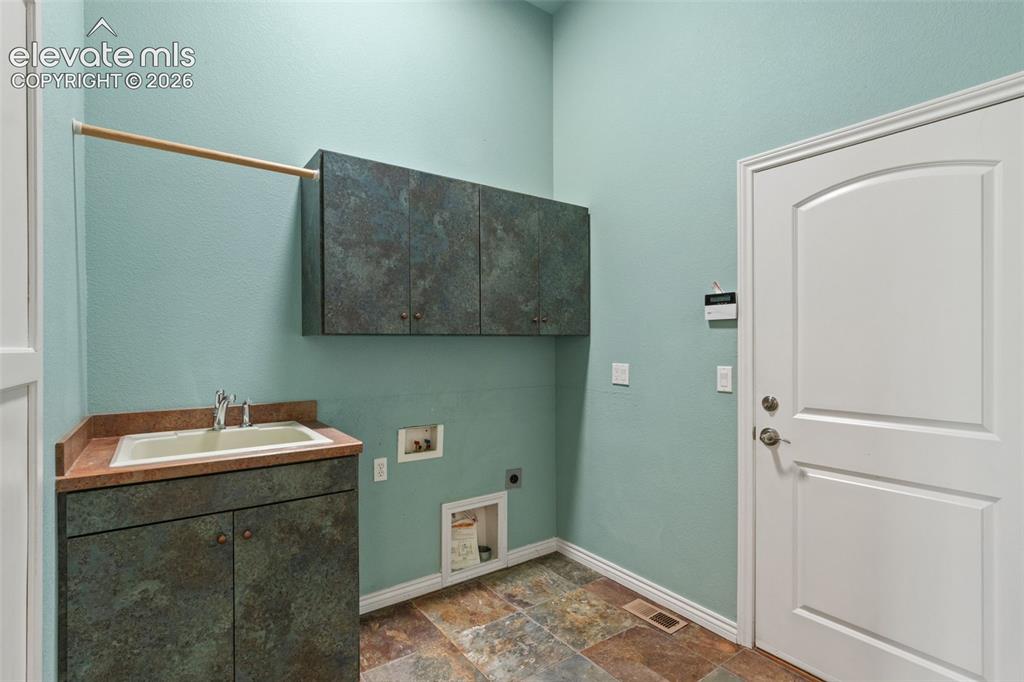 2425 Mesa Crest Grove Colorado Springs CO 80904