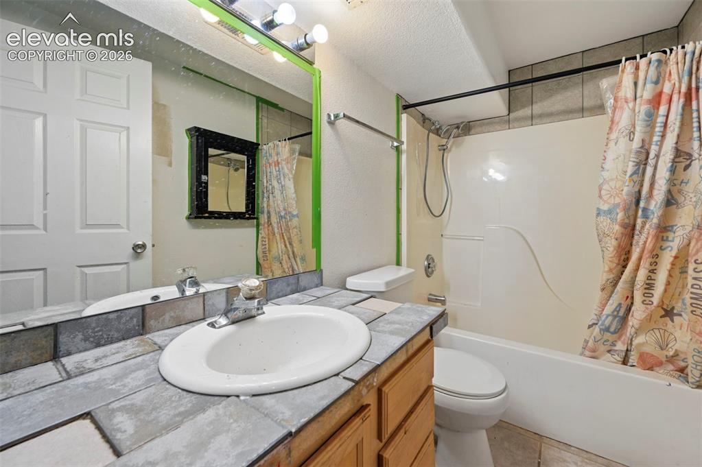 979 S Alexis Lane Pueblo CO 81007