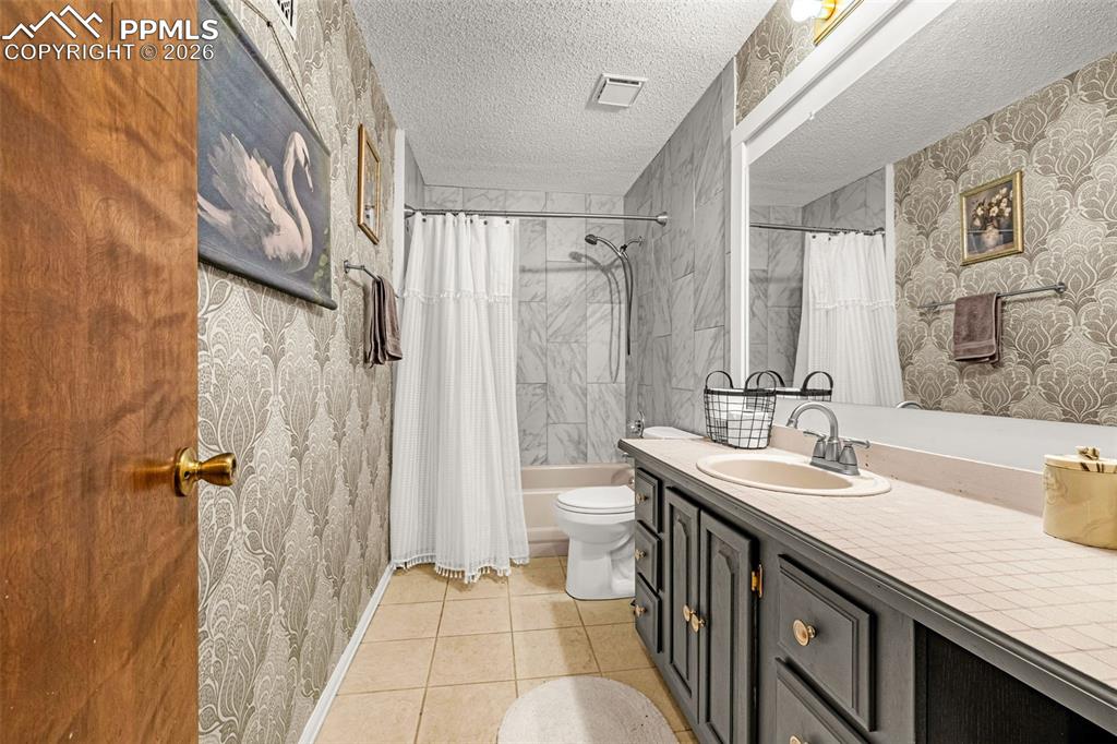 6992 Oak Valley Drive Colorado Springs CO 80919