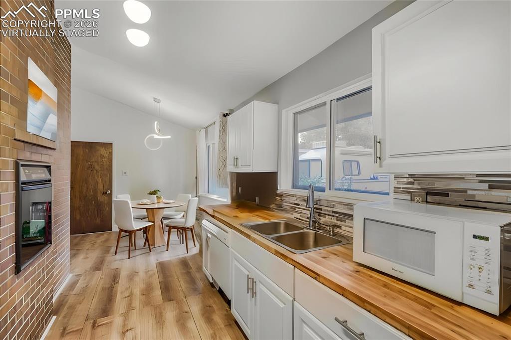 415 Chamberlin Place Colorado Springs CO 80906