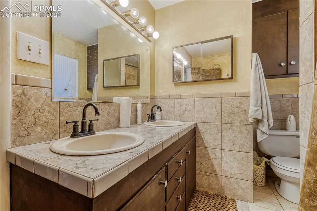 415 Chamberlin Place Colorado Springs CO 80906