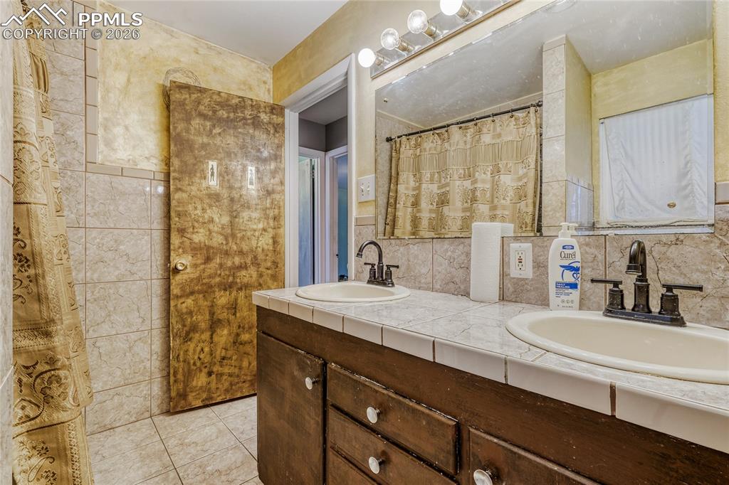 415 Chamberlin Place Colorado Springs CO 80906