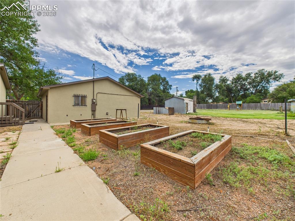 1131 24 1/2 Lane Pueblo CO 81006