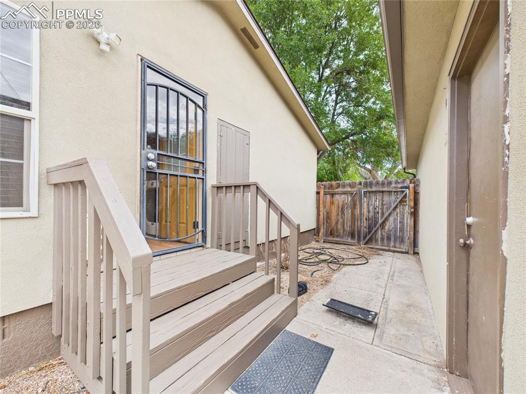 1131 24 1/2 Lane Pueblo CO 81006