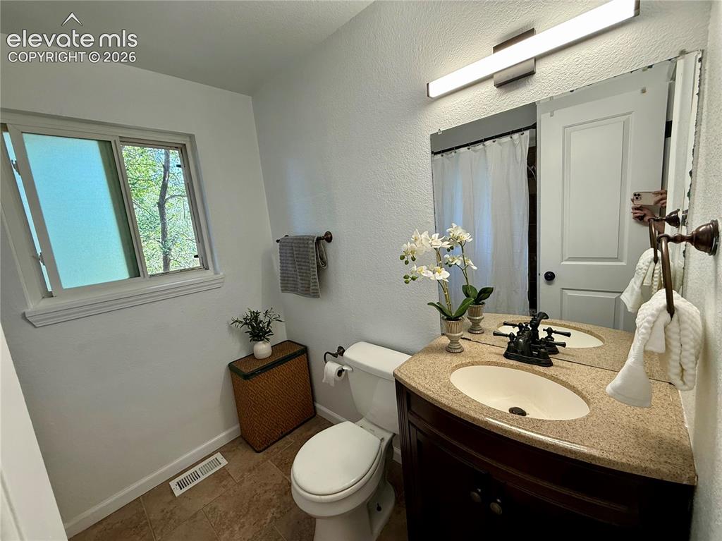 1208 Doyle Place Colorado Springs CO 80915