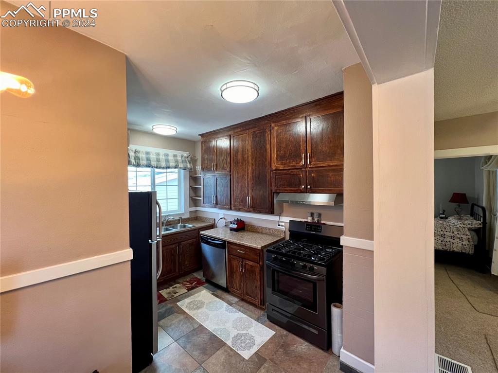 1905 N Wahsatch Avenue Colorado Springs CO 80907
