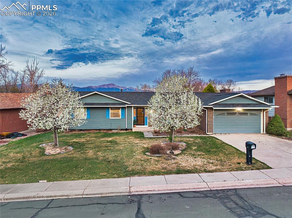 2210 Greenwich Circle Colorado Springs CO 80909