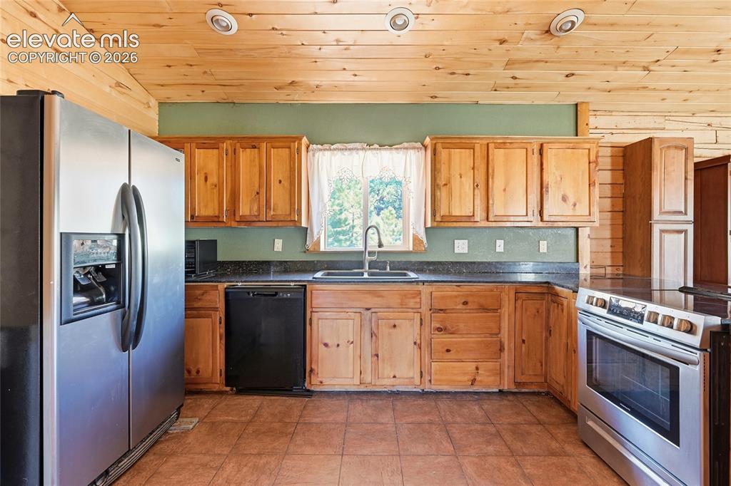 927 Stonehenge Drive Florissant CO 80816