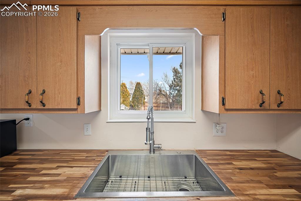 638 Dove Place Colorado Springs CO 80906