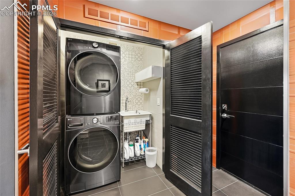 2483 W Caithness Place Denver CO 80211