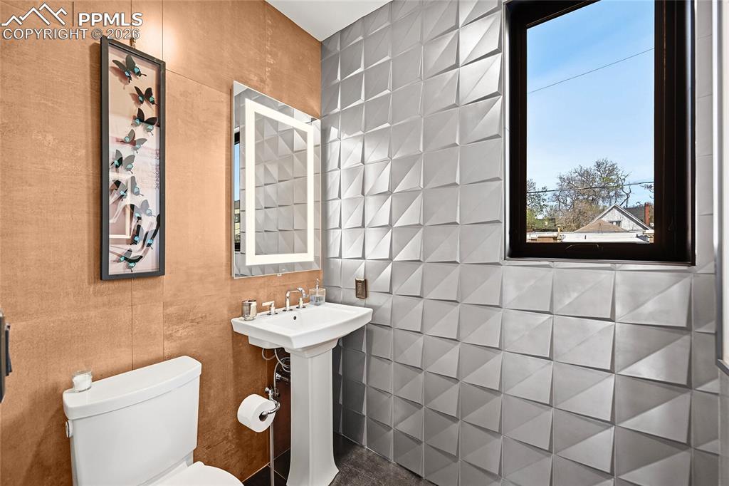 2483 W Caithness Place Denver CO 80211