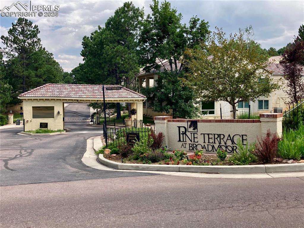 4015 Hermitage Drive Colorado Springs CO 80906