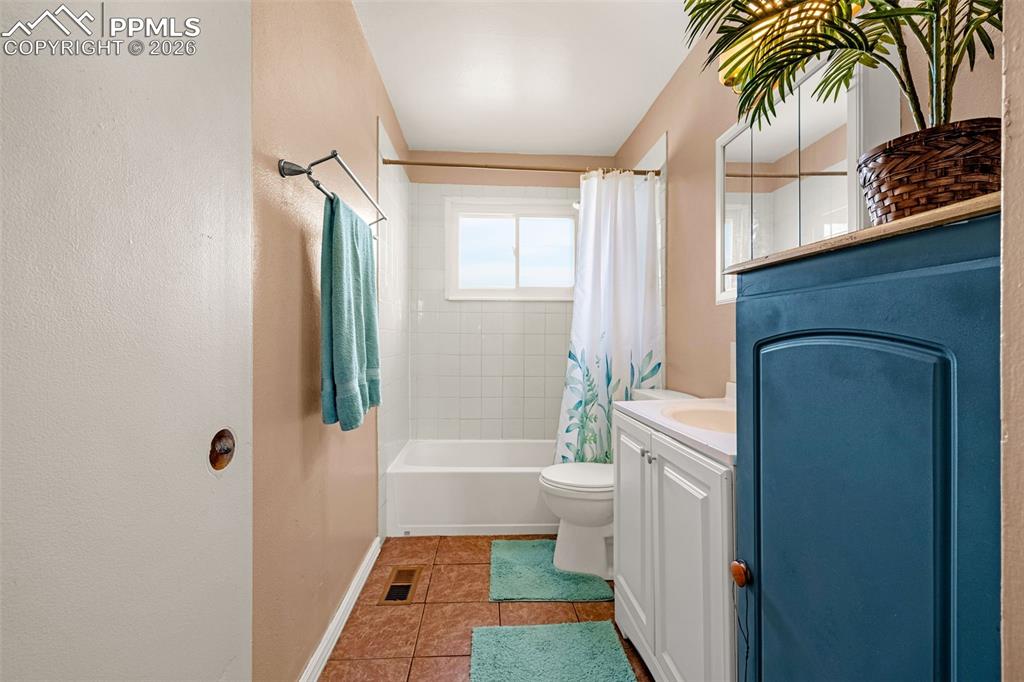 512 Cottonwood Drive Colorado Springs CO 80911