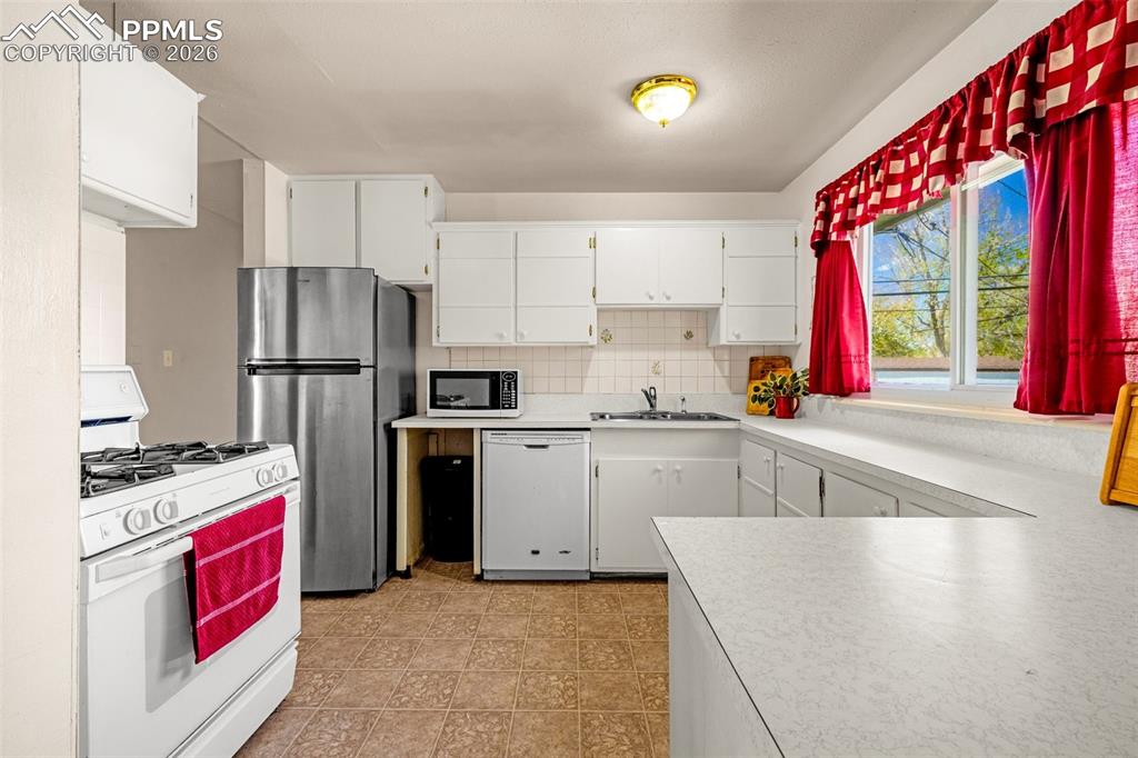 512 Cottonwood Drive Colorado Springs CO 80911