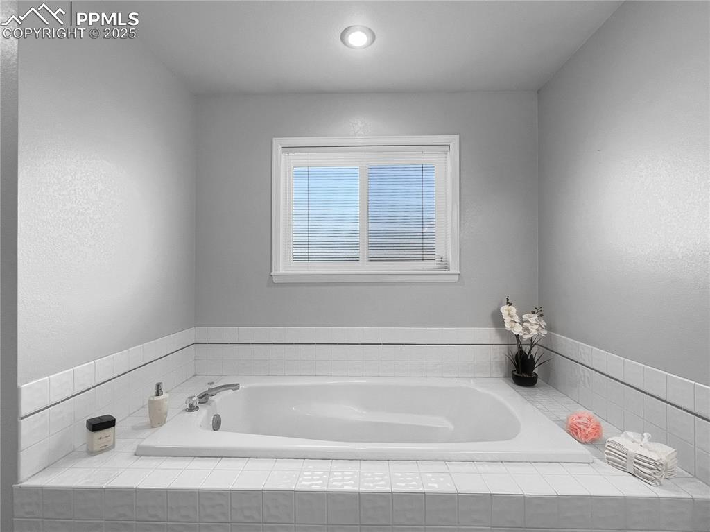 204 Bridle Trail Pueblo CO 81005