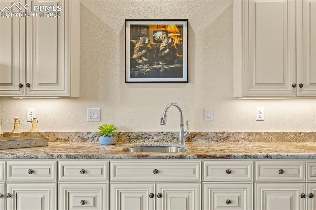 2070 Alamosa Drive Colorado Springs CO 80920