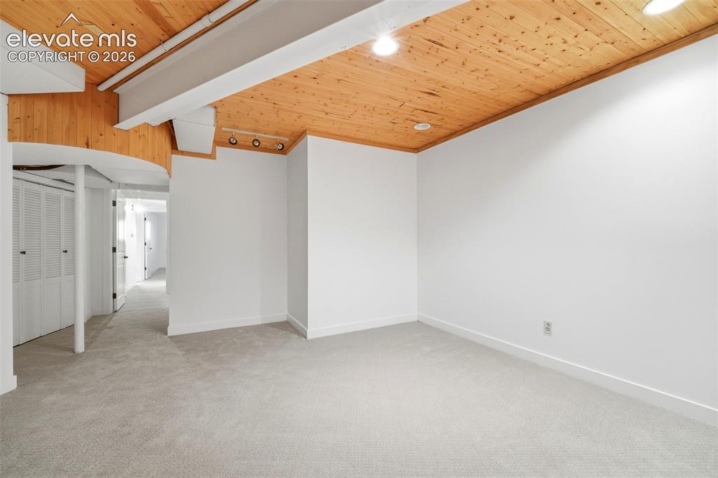 17 Pine Road Colorado Springs CO 80906
