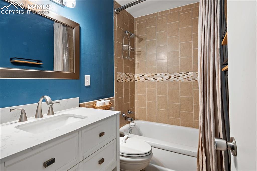 817 Grand Boulevard Colorado Springs CO 80911