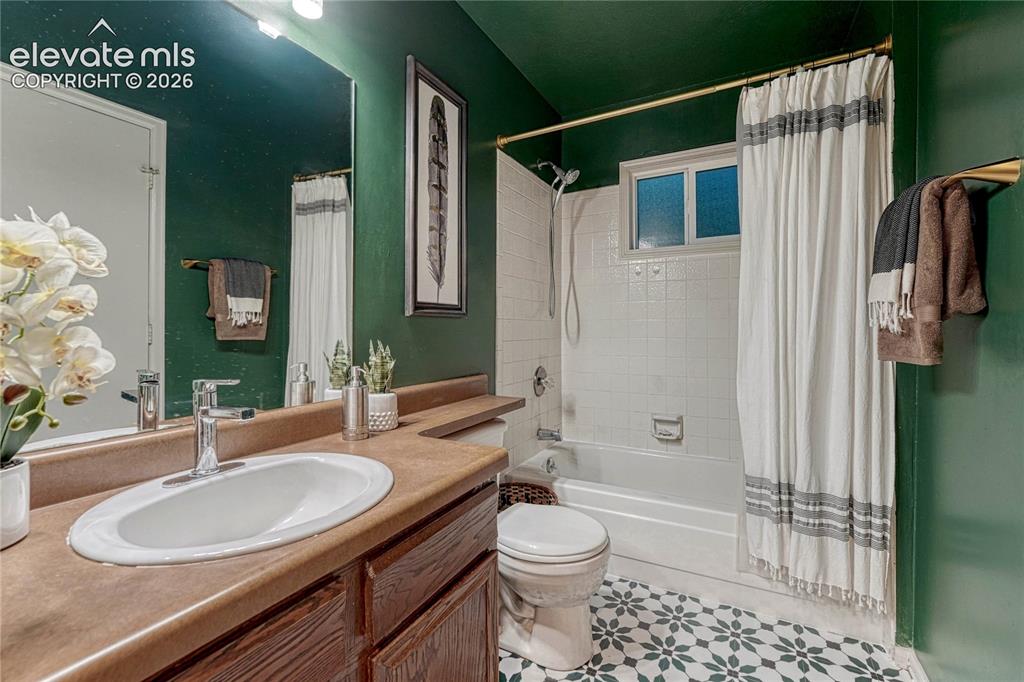 2045 Heathercrest Drive Colorado Springs CO 80915